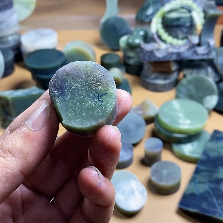 水***华和田玉（糖玉）未镶嵌珠宝半成品