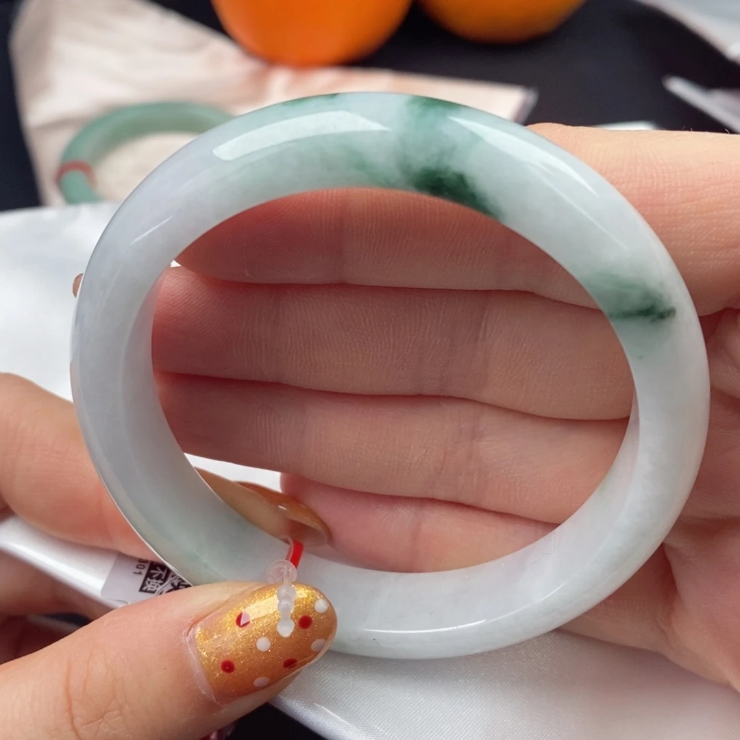 翡翠手镯未镶嵌59圈口