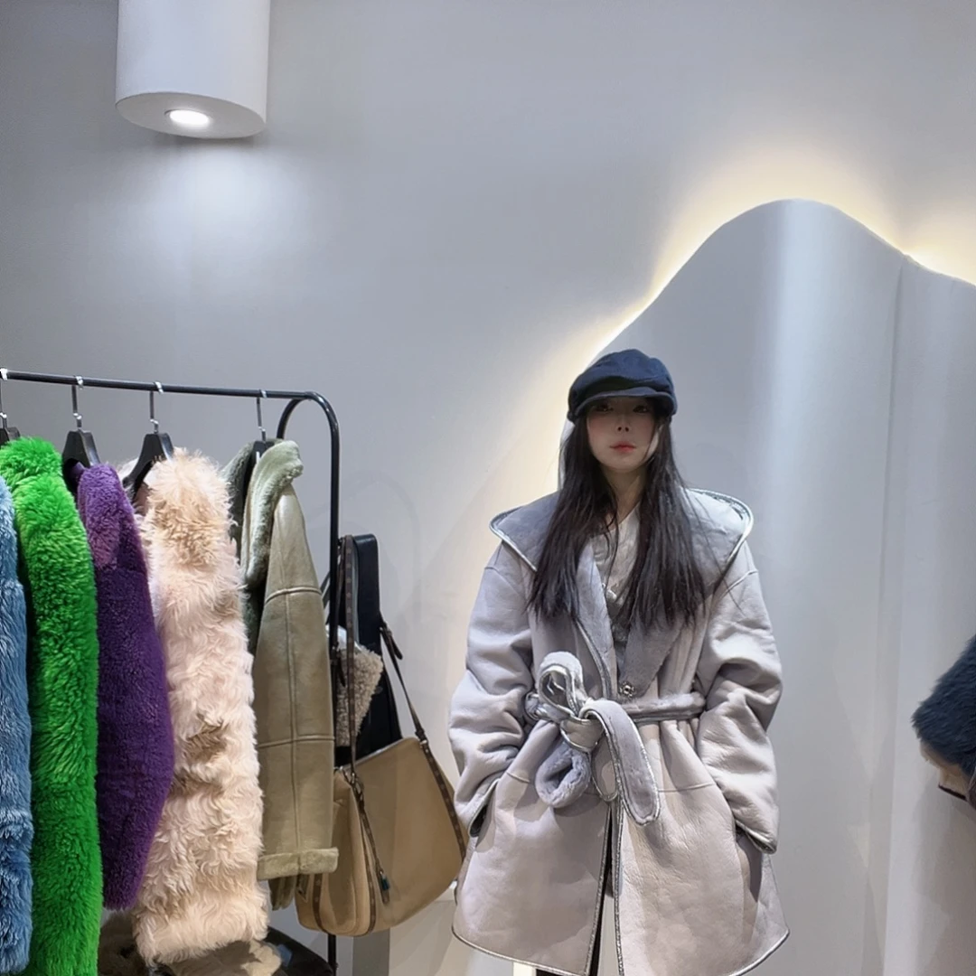 真皮皮毛一体外套两穿。150斤内