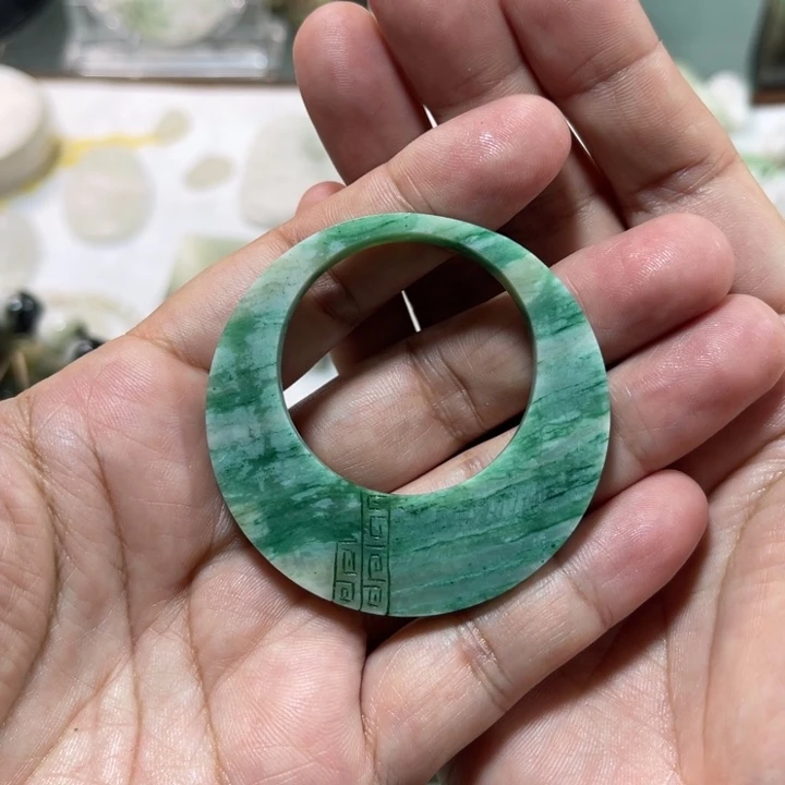 此***生未镶嵌独山玉颈饰
