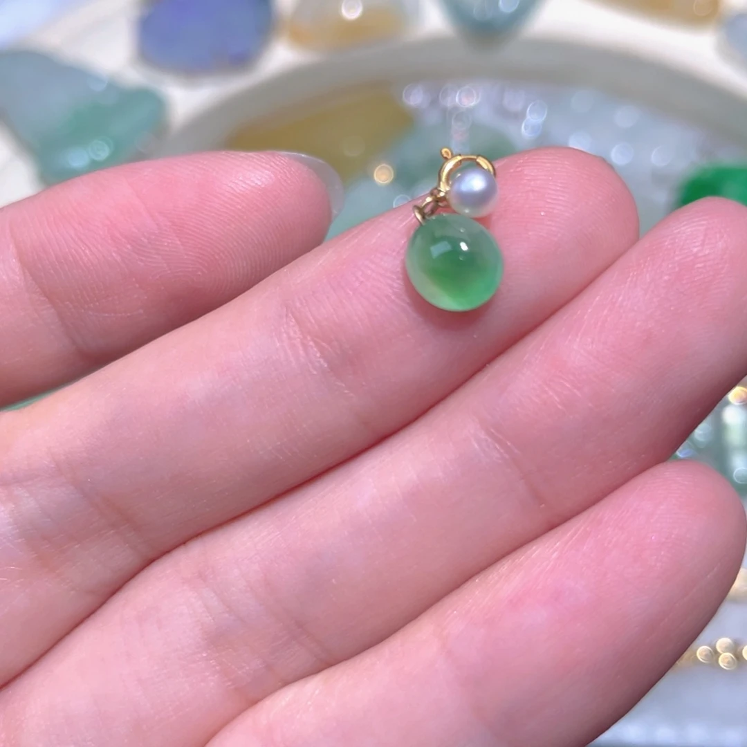 翡翠18K金镶嵌颈饰翡翠