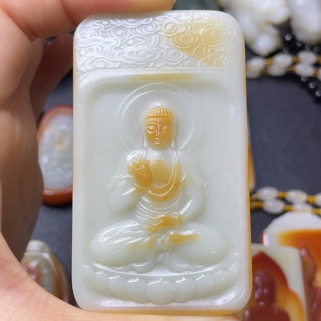 青***语颈饰未镶嵌和田玉