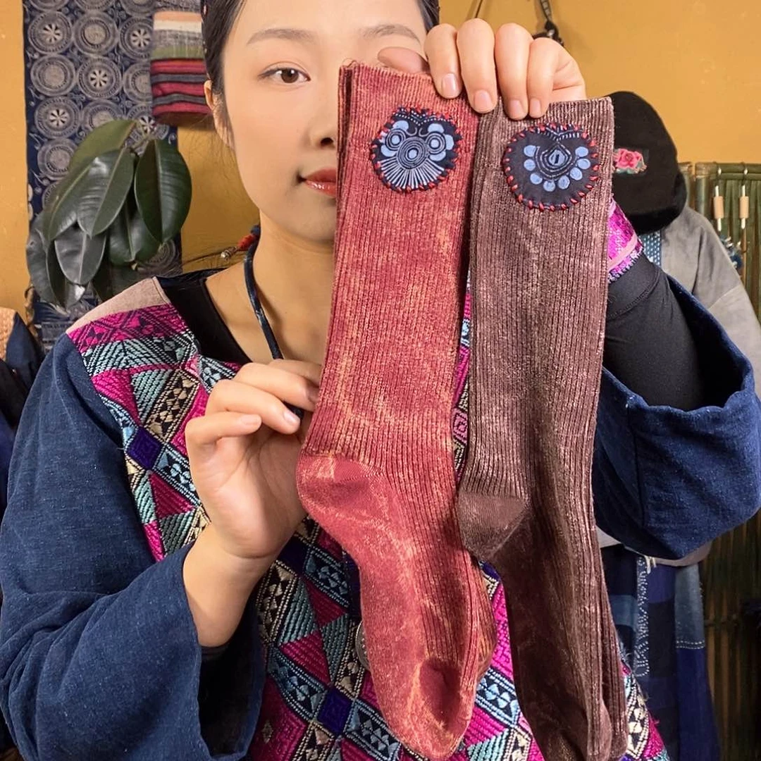 刺绣君*手工植物染袜子