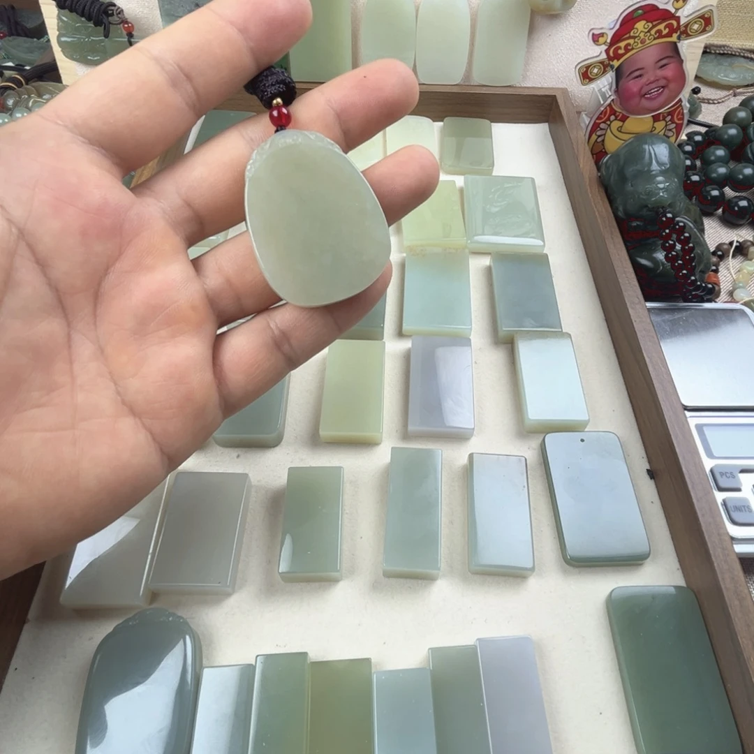 和田玉未镶嵌颈饰