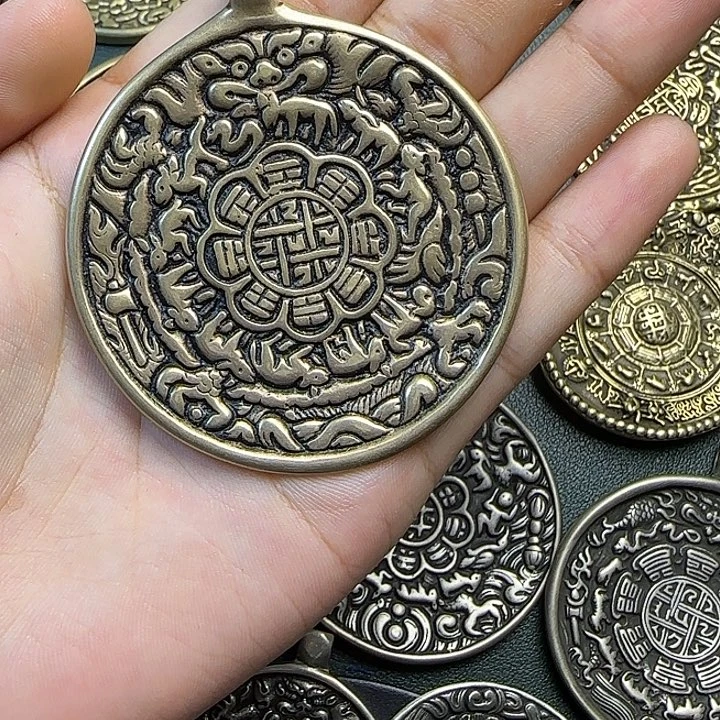 阳***铜铁合金类藏传工艺品九宫八卦