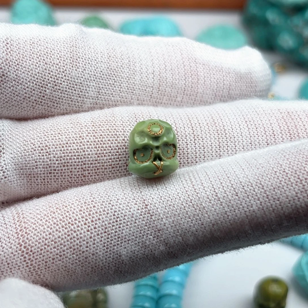 绿松石珠宝奇石未镶嵌向**义