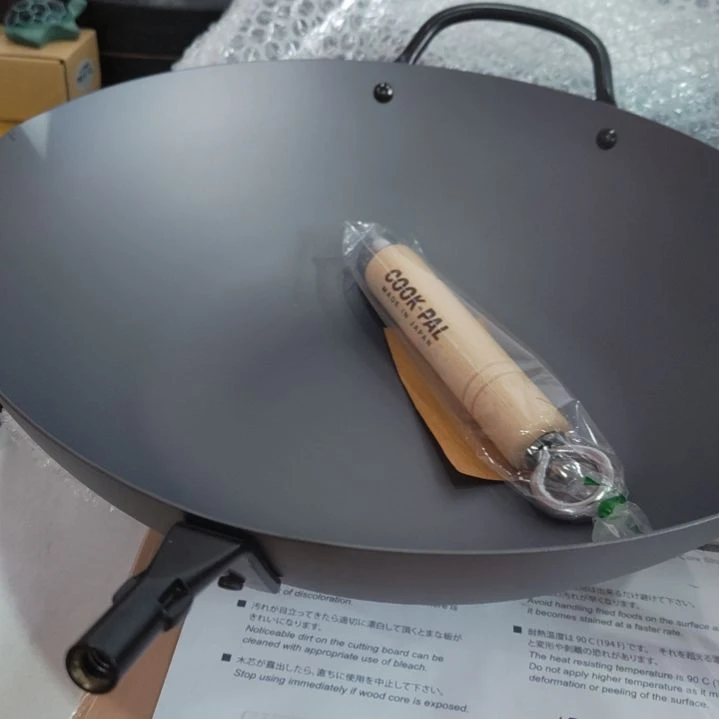 不锈钢33cm铸铁锅～………………