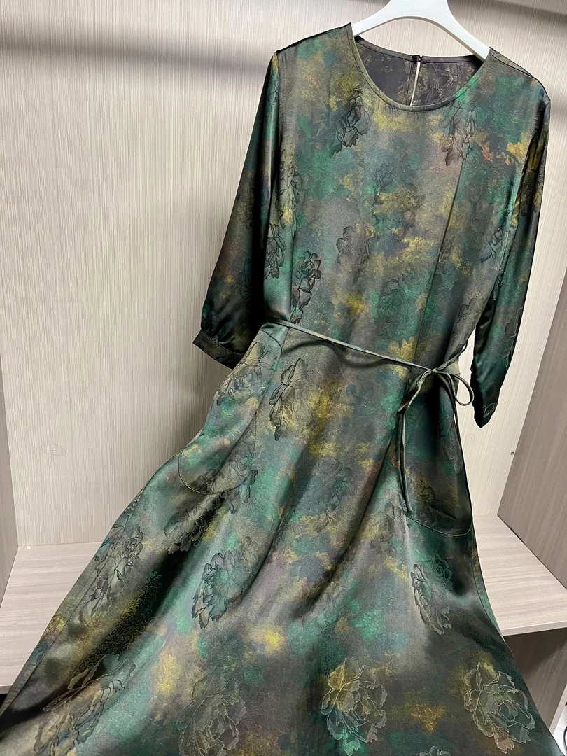 【清野绿荷】2025新款重磅老料油皮提花反面穿连衣裙