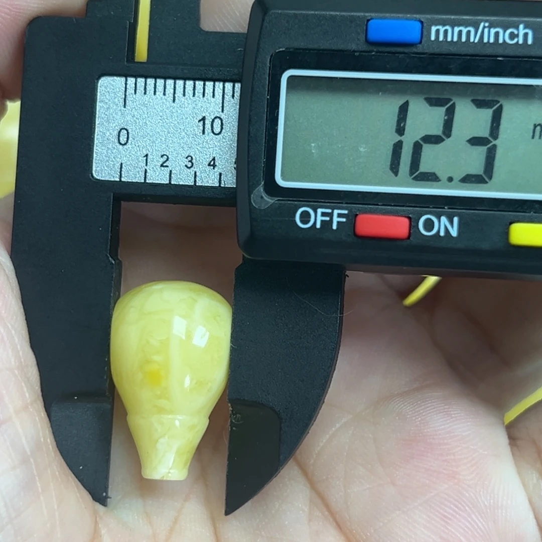 裸石琥珀未镶嵌三通