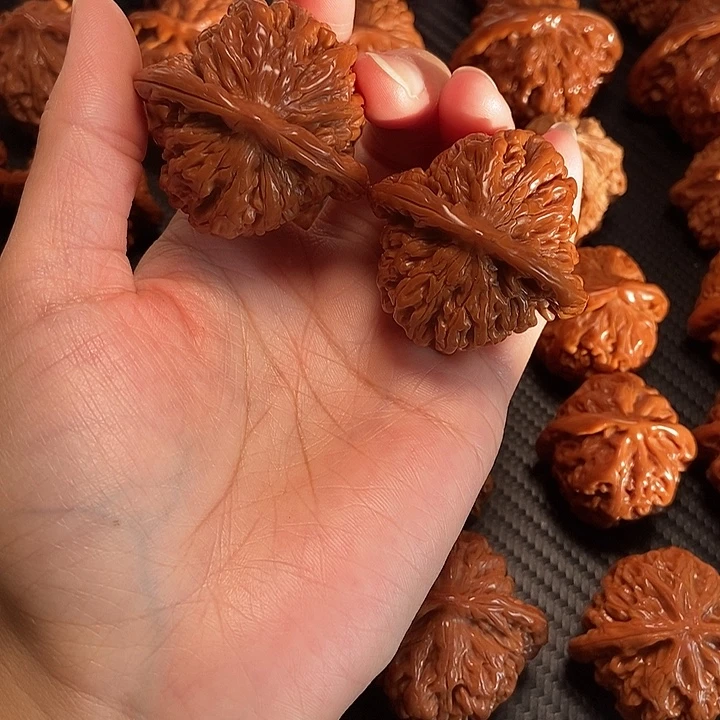 文玩核桃吊坠43四座楼。      福利