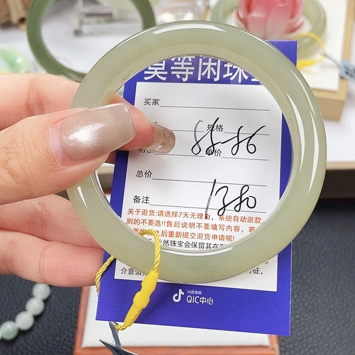 和田玉未镶嵌手镯