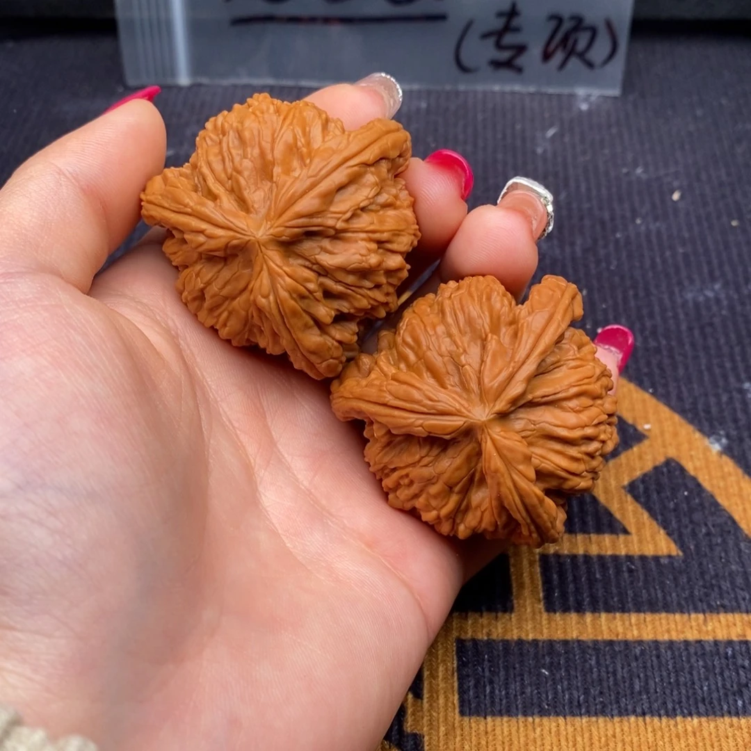 小***草把件文玩核桃白狮子