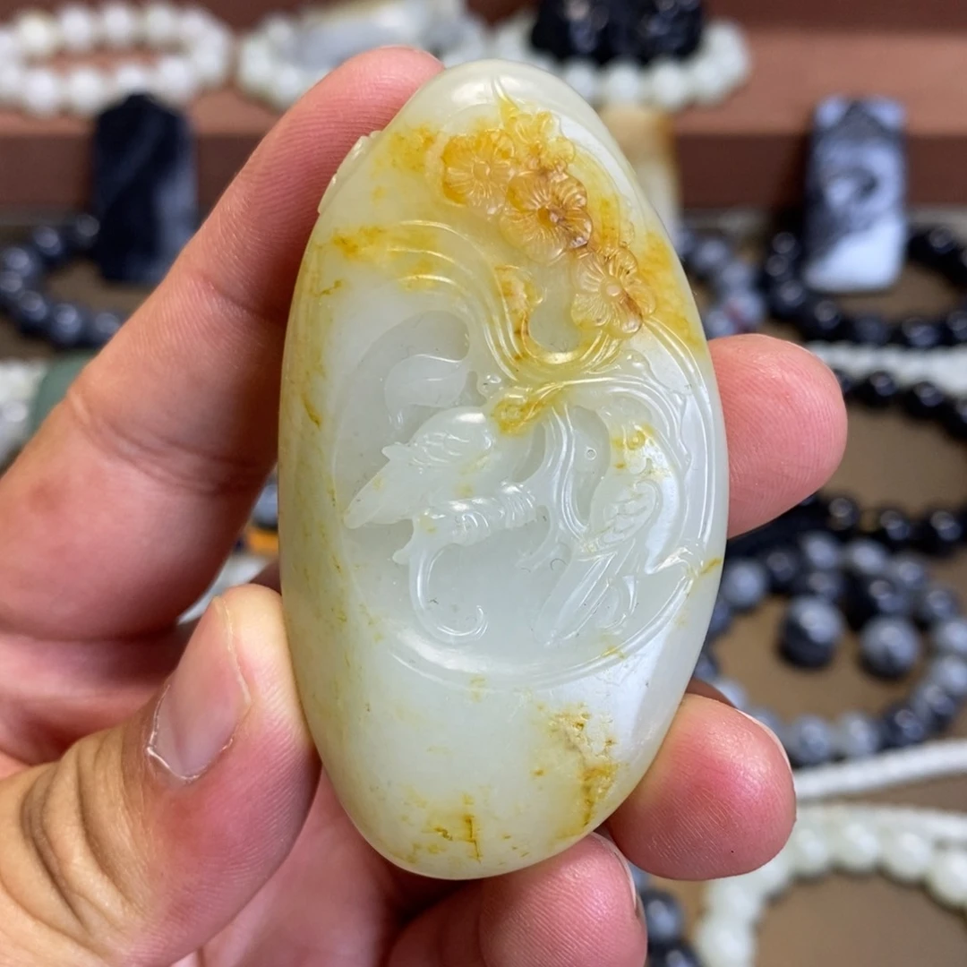 和田玉未镶嵌把件