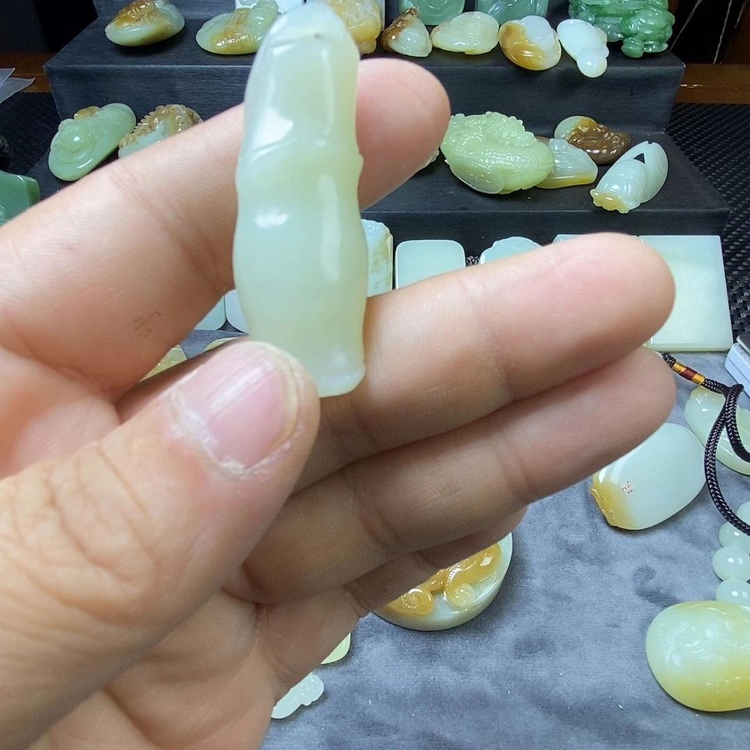 和田玉未镶嵌吊坠(不含链)