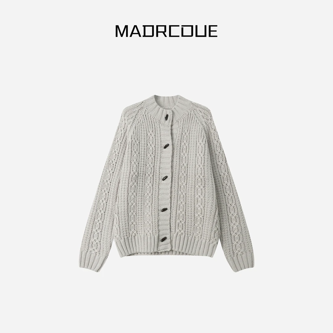 MADRCOUE 立领单排牛角扣麻花编毛衣605513