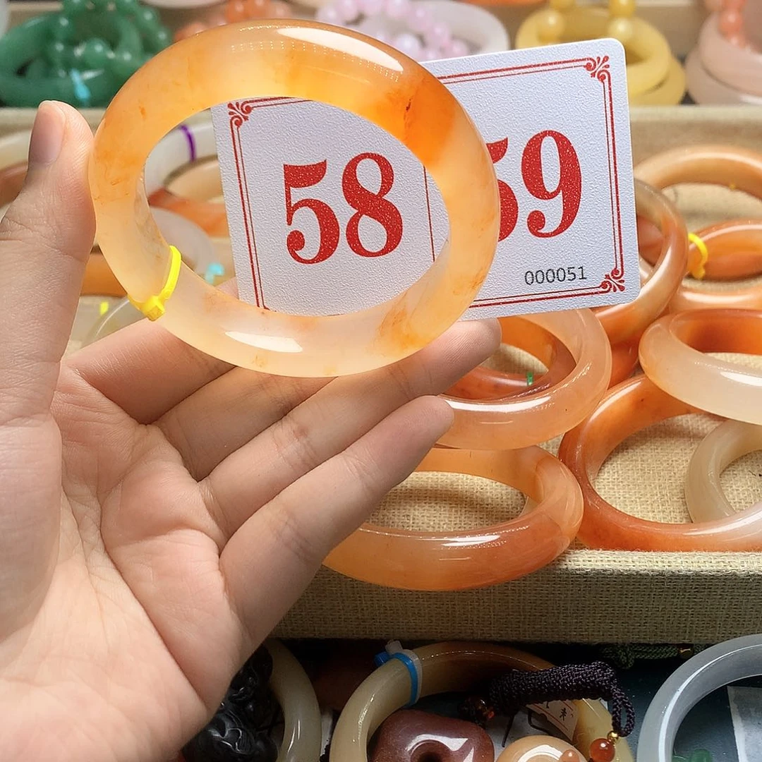 未镶嵌石英质玉（黄龙玉）手镯