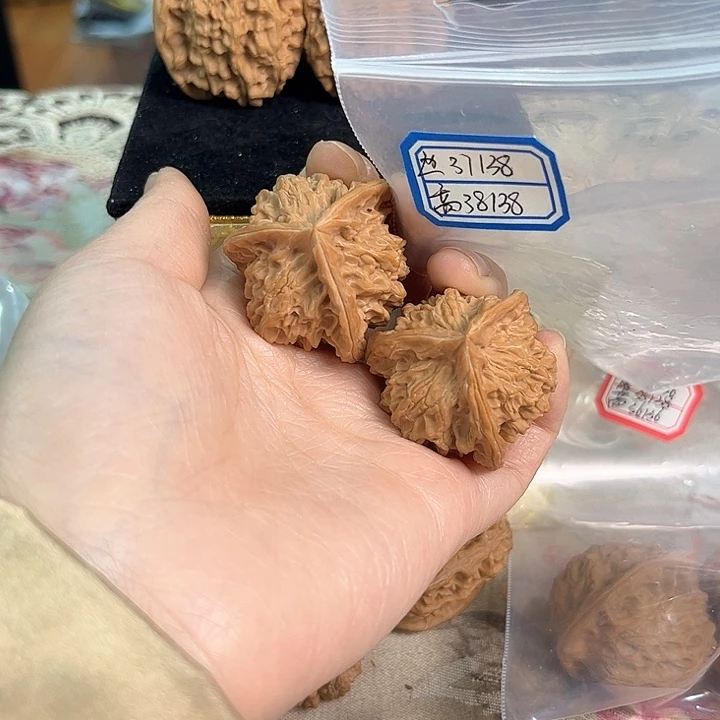 文玩核桃把件凭盘山三棱