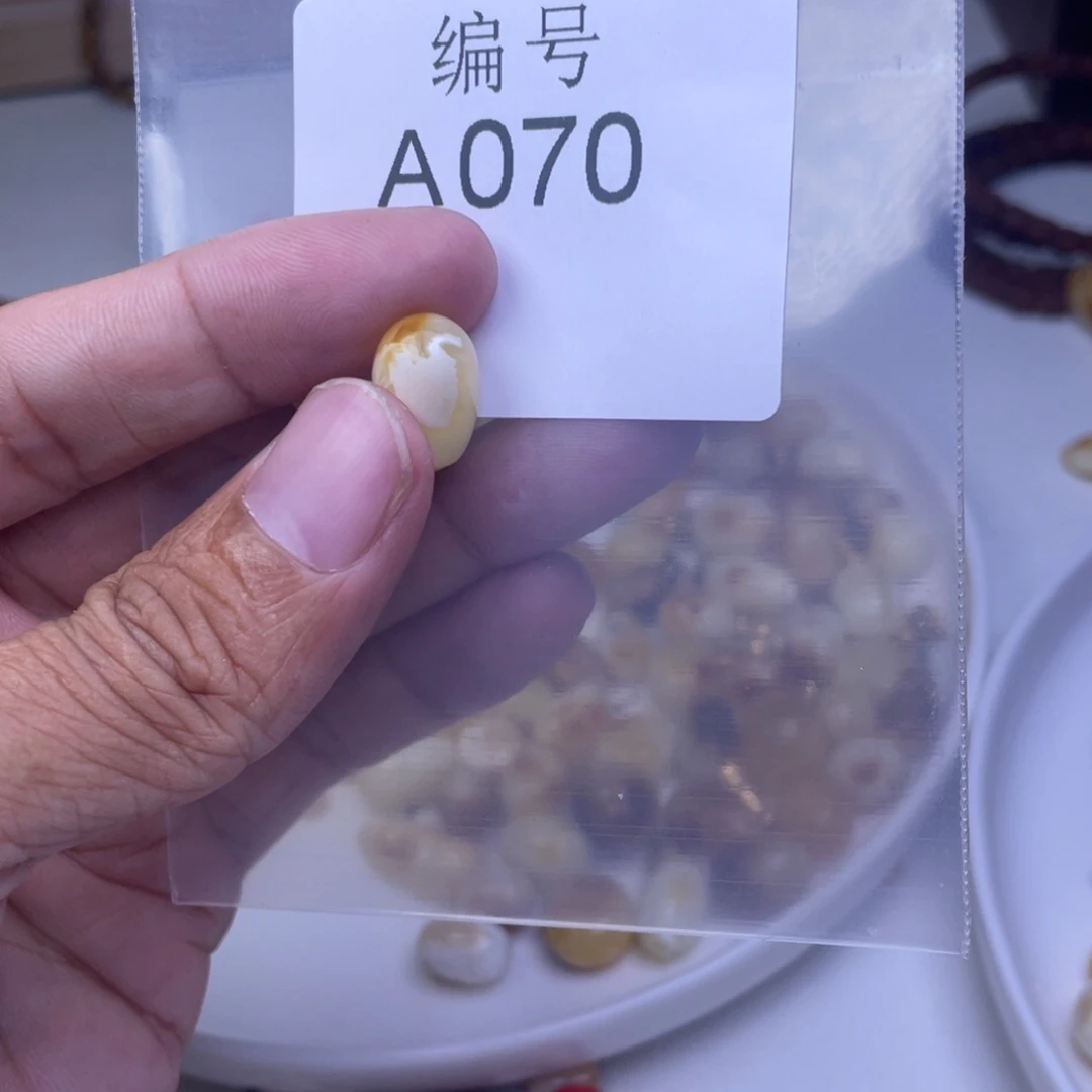 琥珀未镶嵌裸石蜜蜡