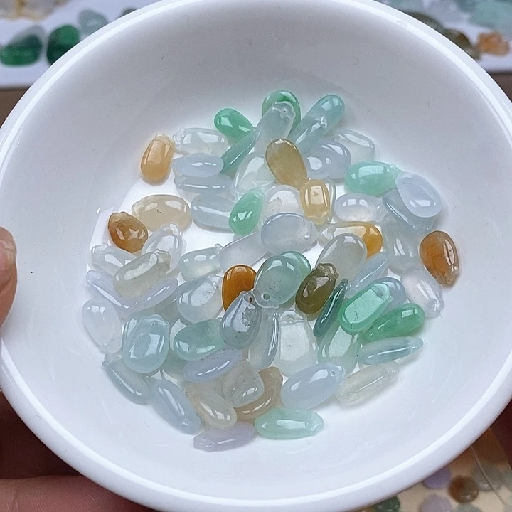 翡翠颈饰未镶嵌一个25