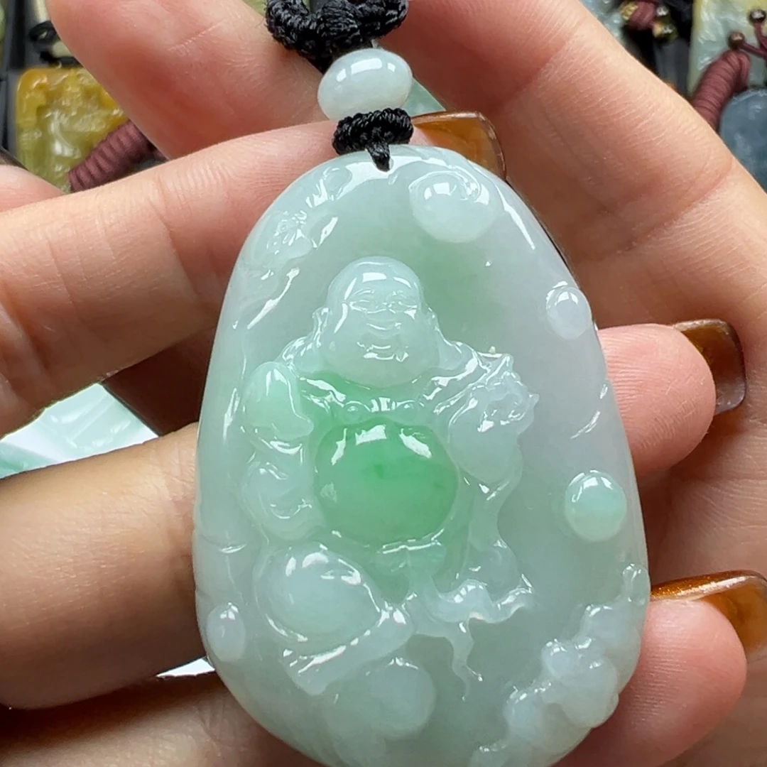 翡翠未镶嵌颈饰佛