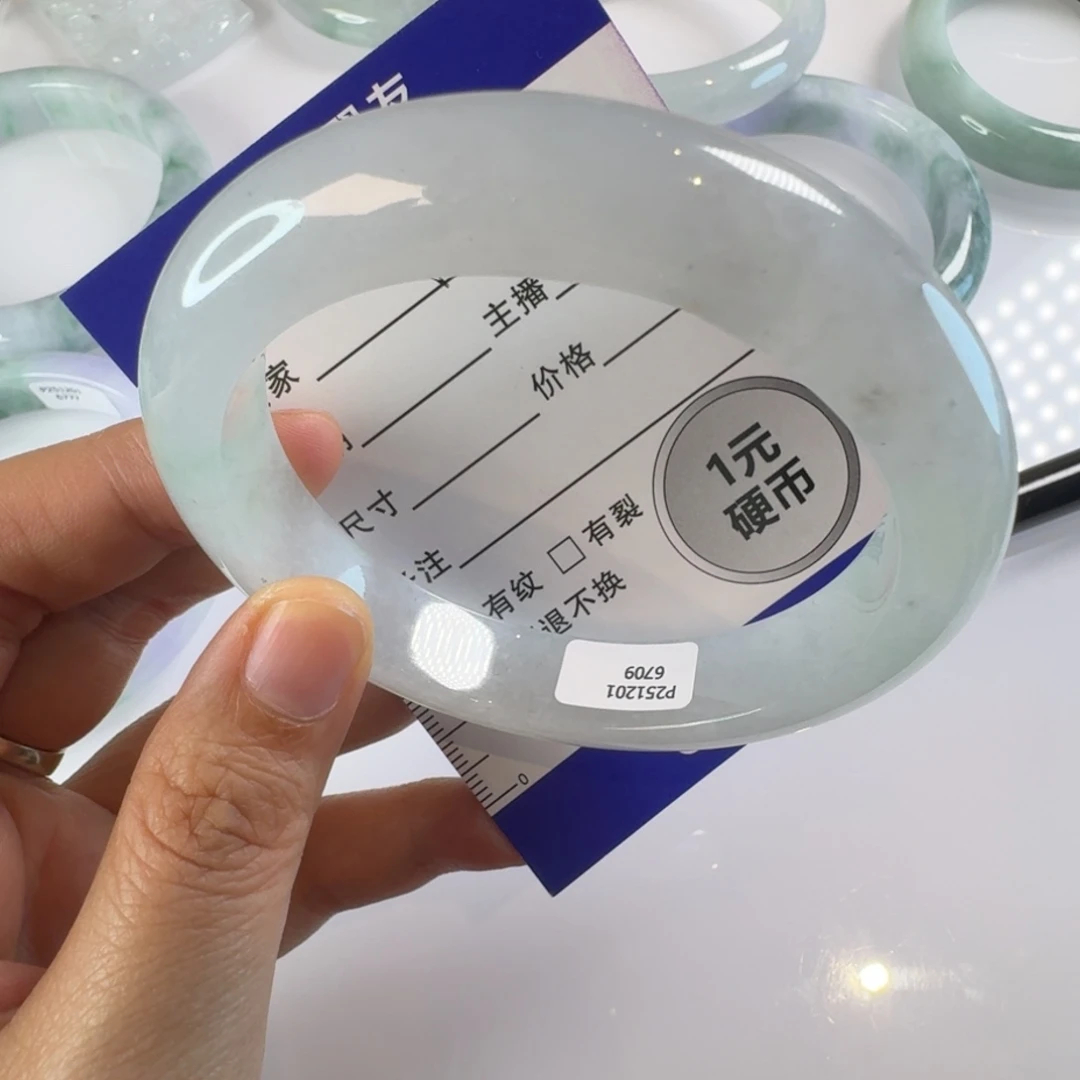 朱***妮翡翠未镶嵌手镯手镯