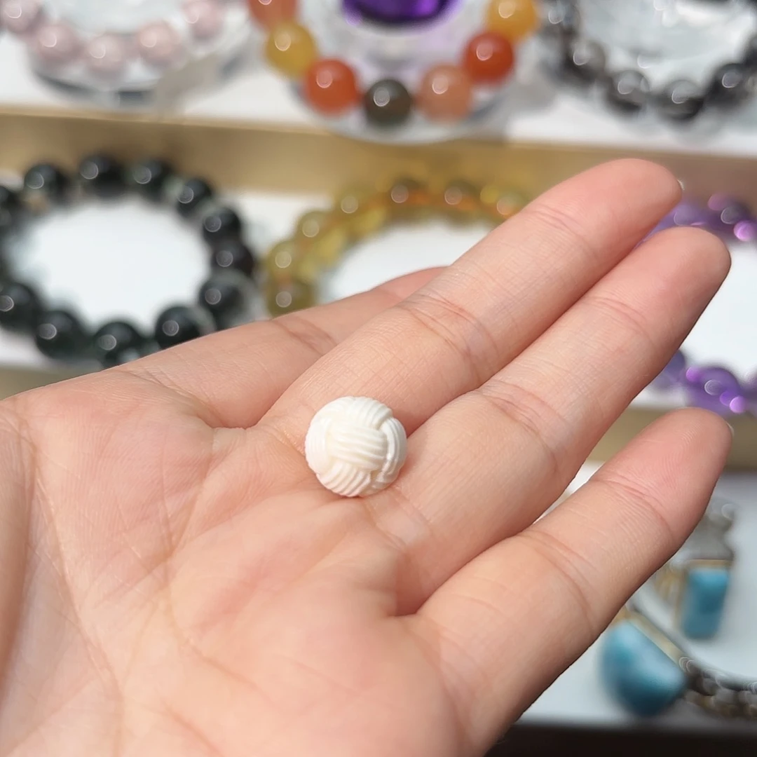 善***子水晶手链未镶嵌牙牙绣球