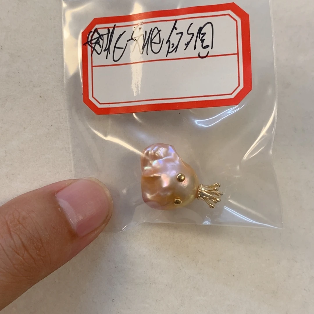 姚***园淡水珍珠合金吊坠