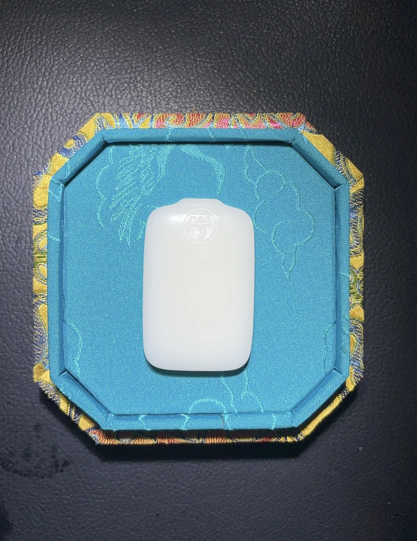 精品羊脂白无事牌吊坠大气款