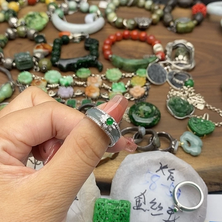 翡翠未镶嵌颈饰杨****^020