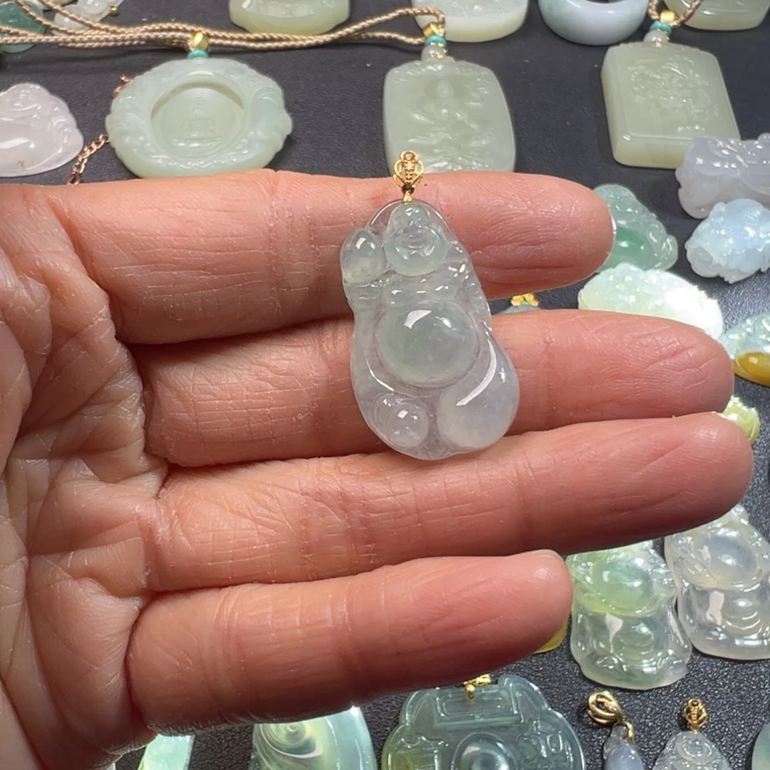 翡翠18K金镶嵌颈饰布袋佛