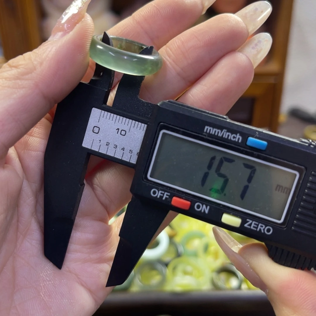 蛇纹石玉未镶嵌手镯180