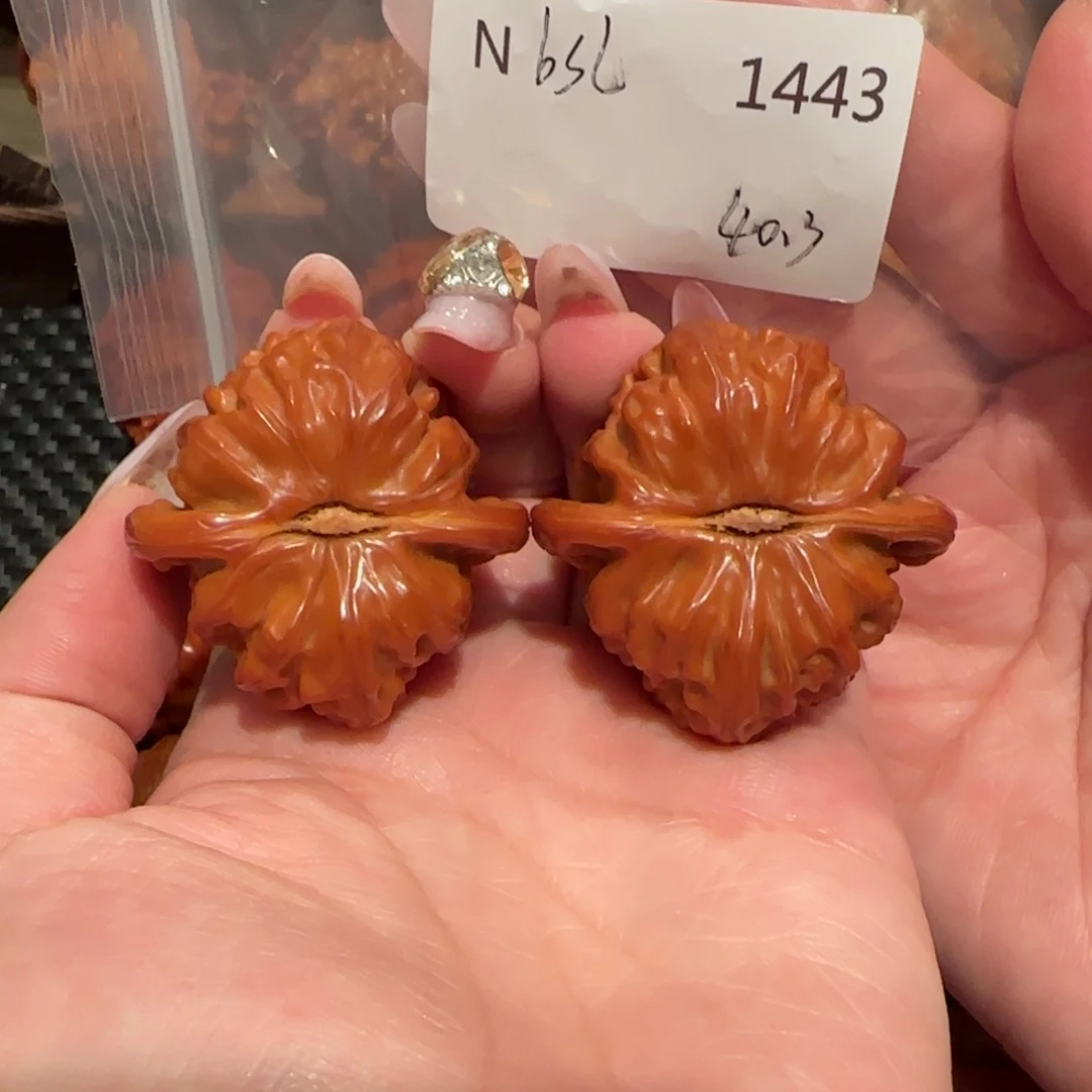 寒***影吊坠文玩核桃白狮子40精品