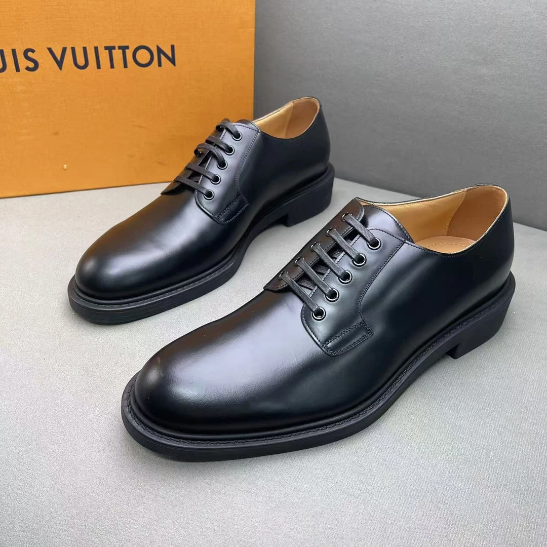 未使用 LouisVuitton/路易威登 黑色亮面英伦风皮鞋41.5码