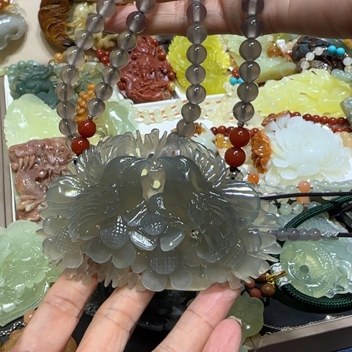 未镶嵌蛇纹石玉吊坠