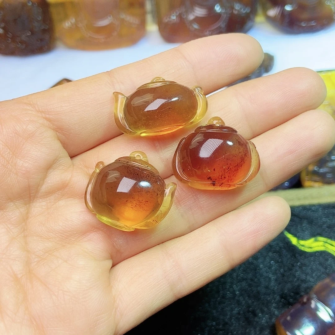 琥珀颈饰未镶嵌把把胡