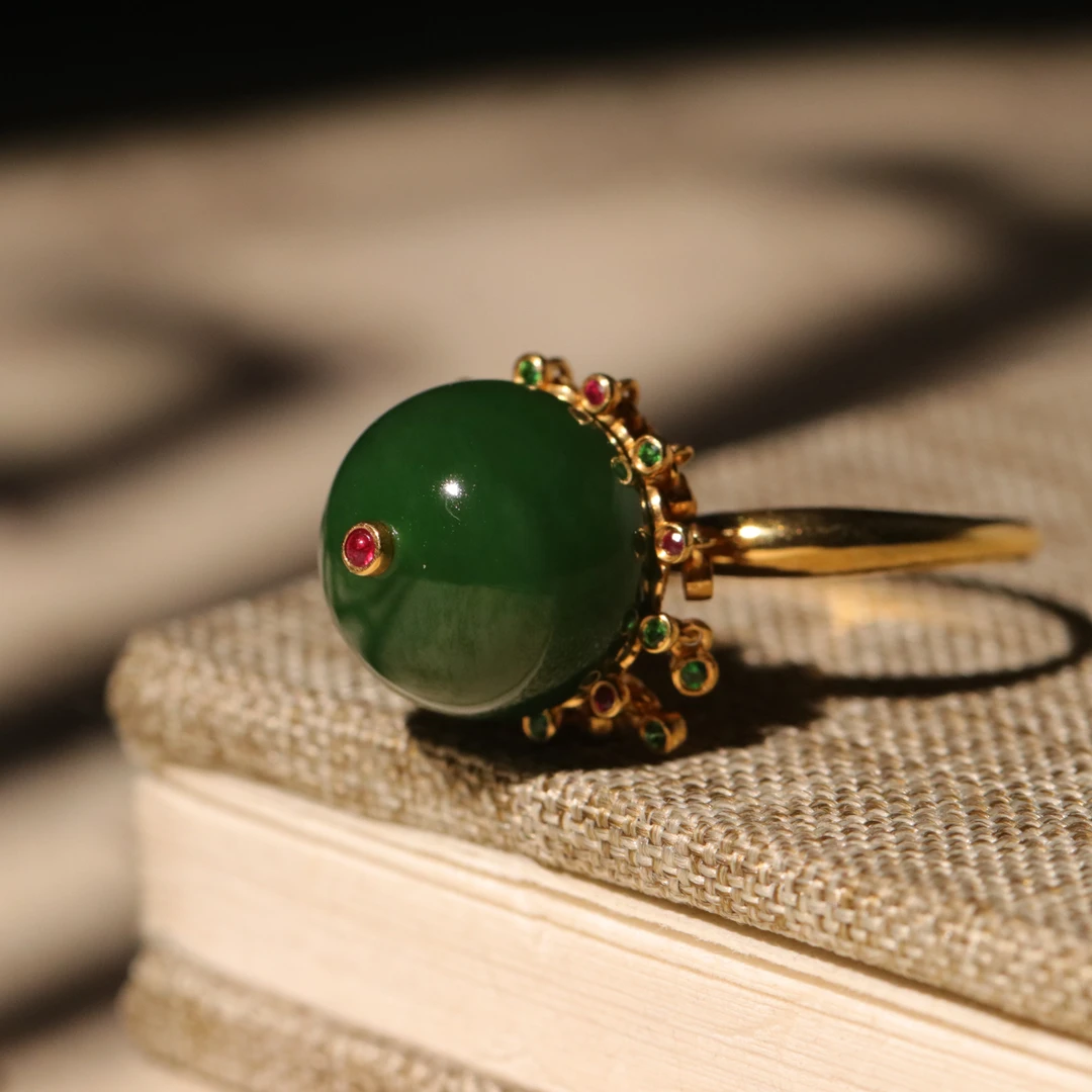 【泓贝珠宝-J895】18k金镶和田玉碧玉红皮老料风华绝代戒指