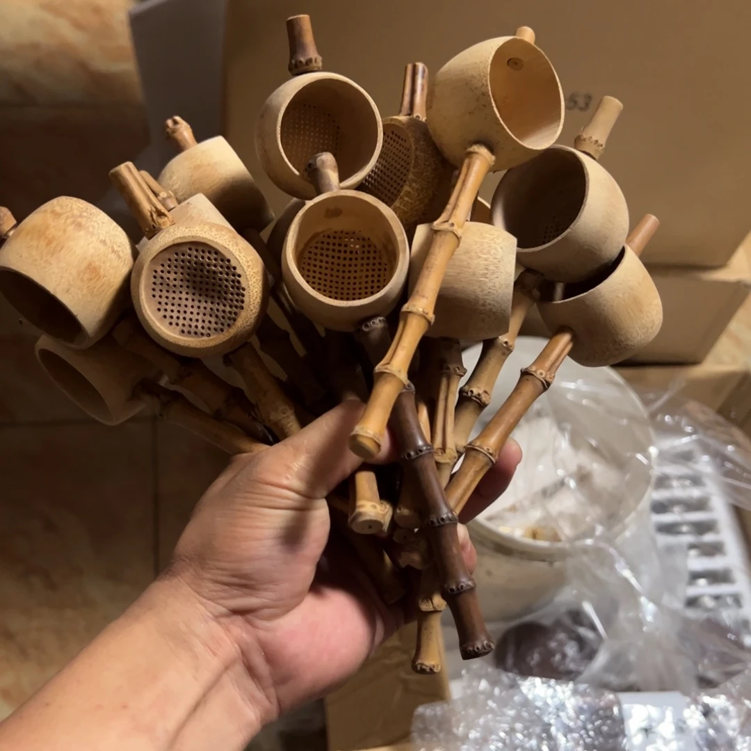 竹鞭打孔茶漏准备下班