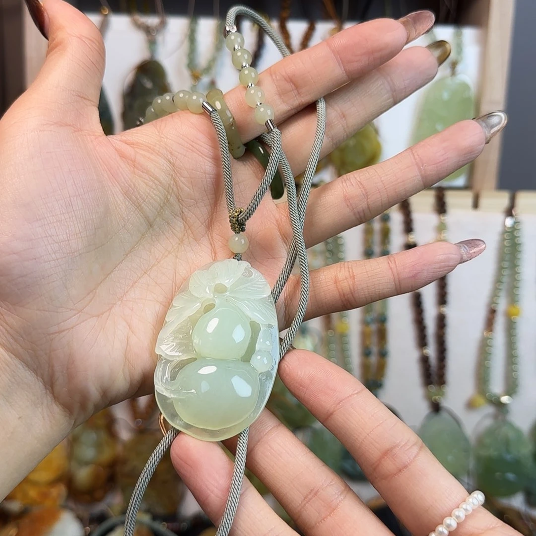 6***8蛇纹石玉未镶嵌颈饰