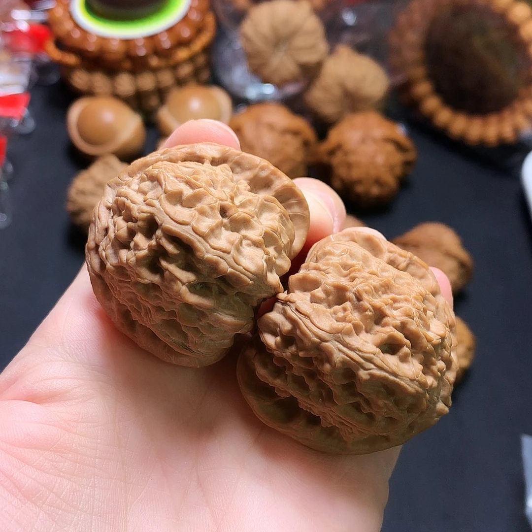 文玩核桃吊坠三角白42