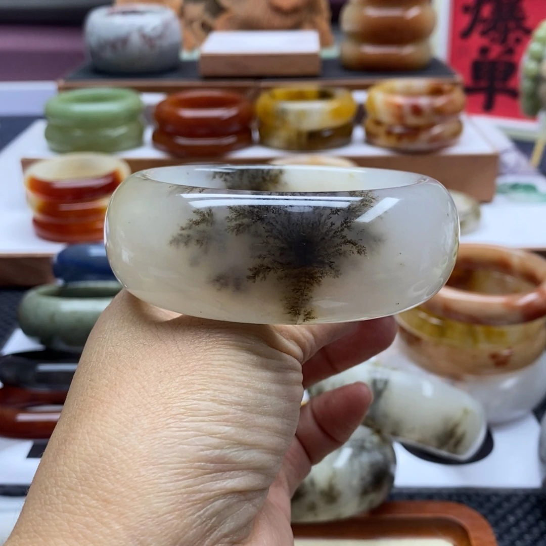 石英质玉手镯未镶嵌相**己
