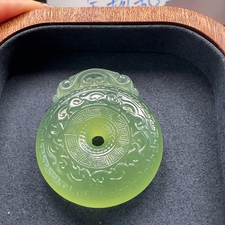 合金蛇纹石玉颈饰