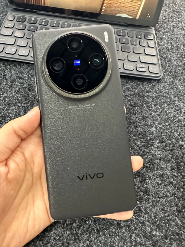 95新 vivo 过保：X100pro  黑色  16+512g  原装无拆修