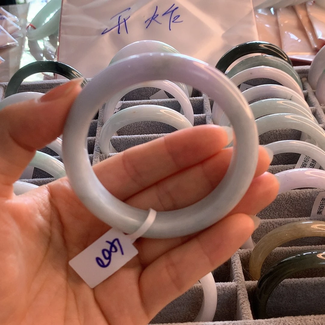 翡翠手镯未镶嵌一抹紫色57