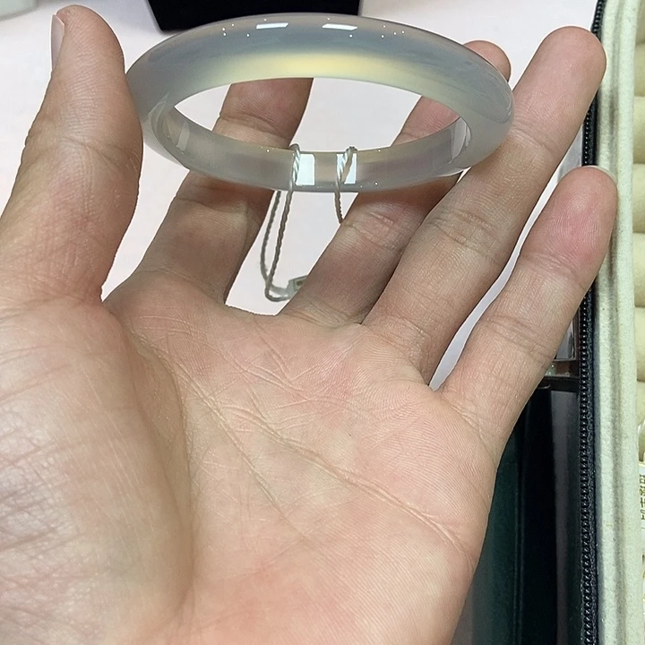 玛瑙/玉髓手镯未镶嵌微**末188