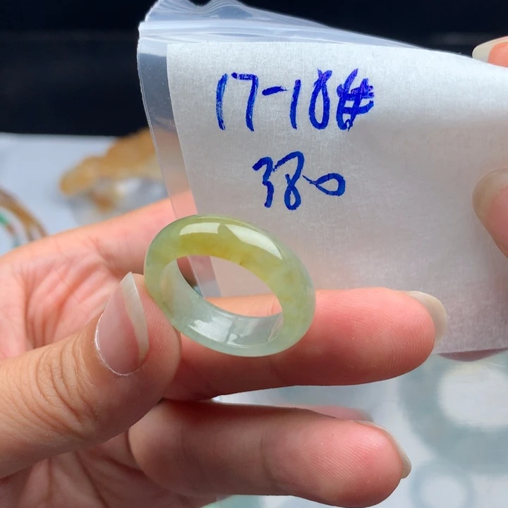 那***海未镶嵌戒指翡翠戒圈