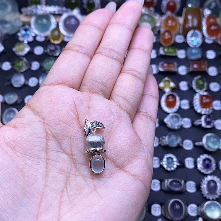 小***付银S925镶嵌颈饰石榴石