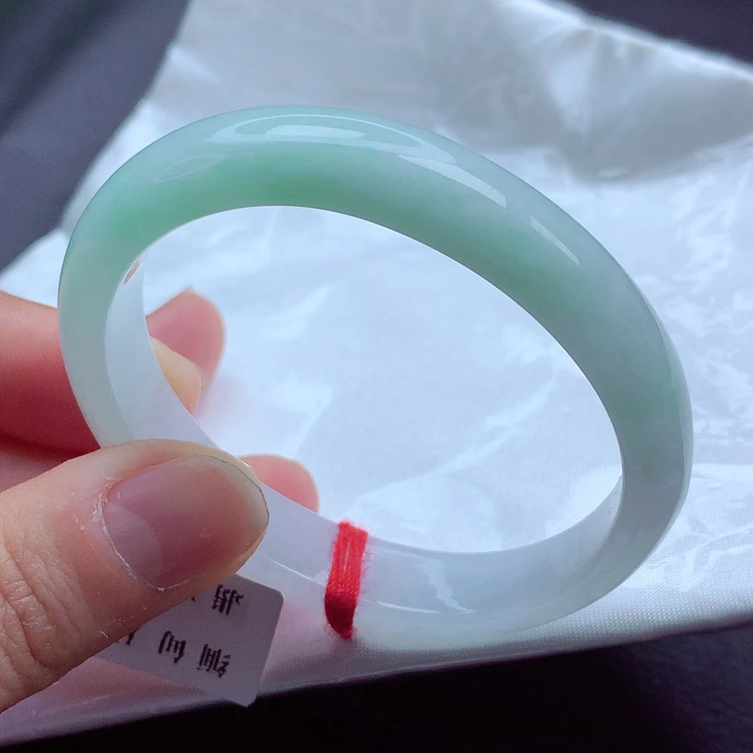 翡翠手镯未镶嵌52贵妃