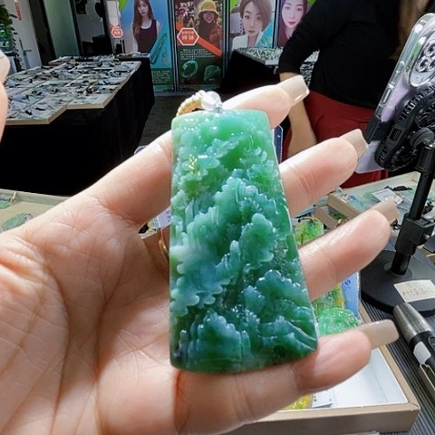 颈饰未镶嵌翡翠一个