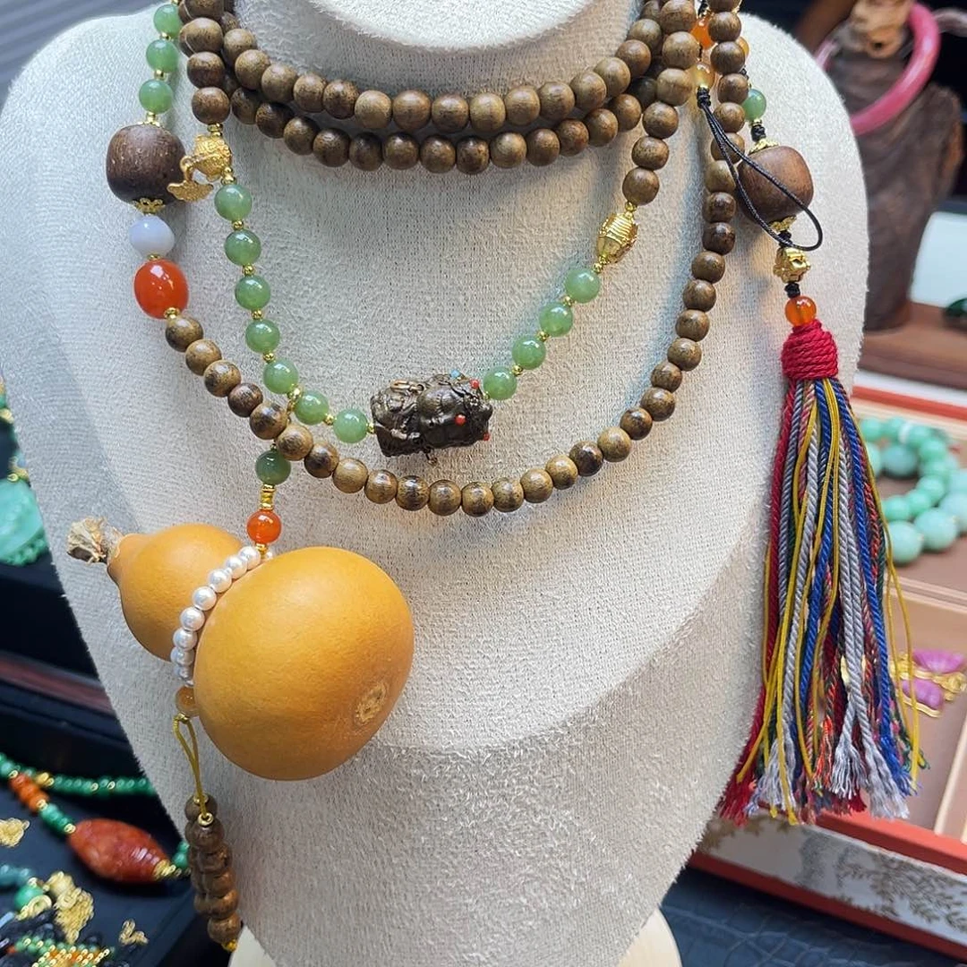 翡翠未镶嵌项链斜挎