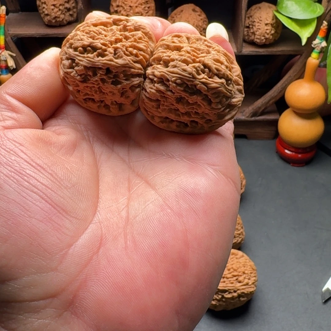 就***。文玩核桃把件涿鹿南疆石拉丝纹尺寸40